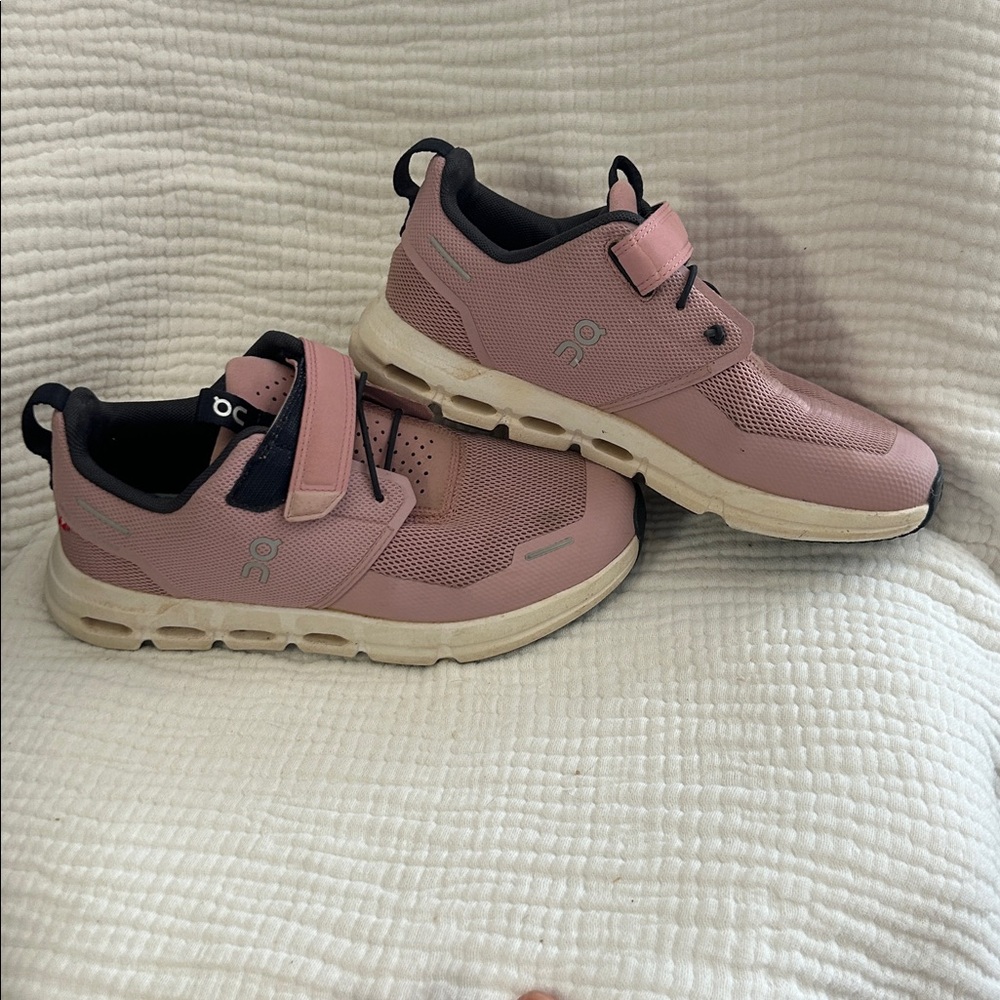 On Running Kids Sneakers in Pink and Black